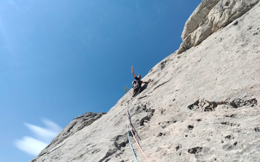 Escalada en Peñas del Prado – Vía Lago de Luna